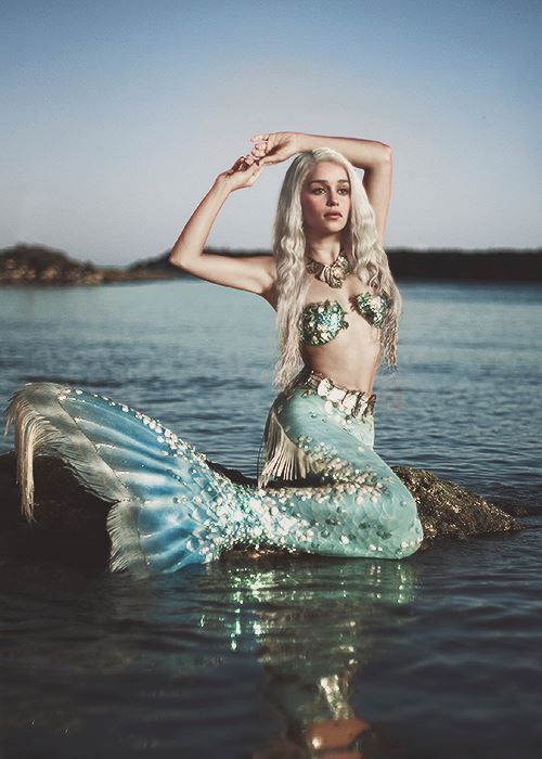 20160508094822-sirenasthe-lovely-emilia-clarke-in-mermaid-form-.jpg